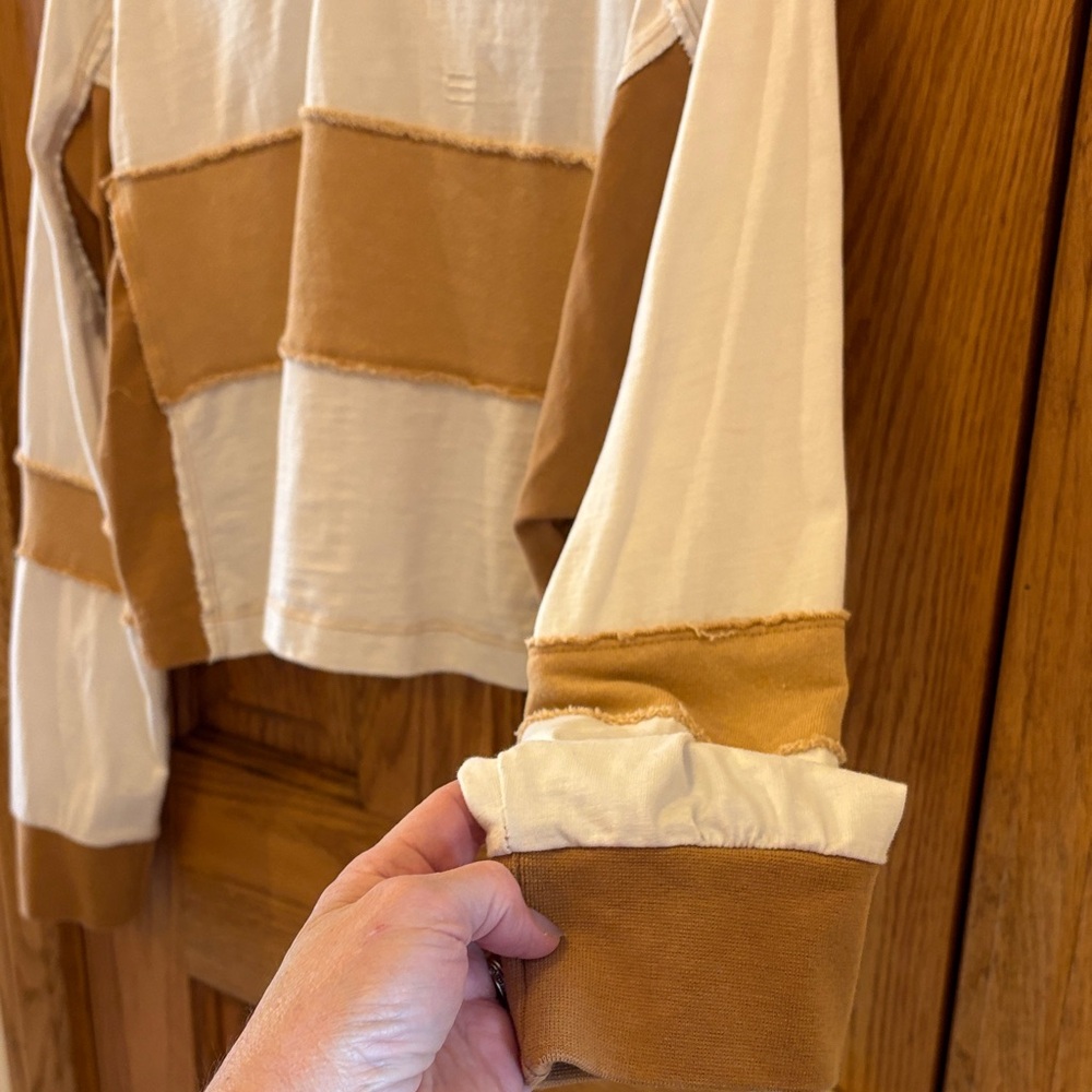 BDG Cream and Tan Raw-Edge Colorblock Crop Sweatshirt - Picture 7 of 10